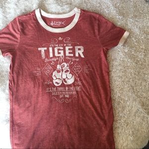 🍍Lyric | Eye of The Tiger Tee. Small